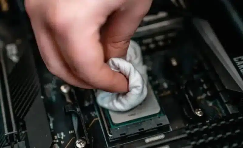 Quạt tản nhiệt CPU không quay vì hết keo tản nhiệt - Protech Computer